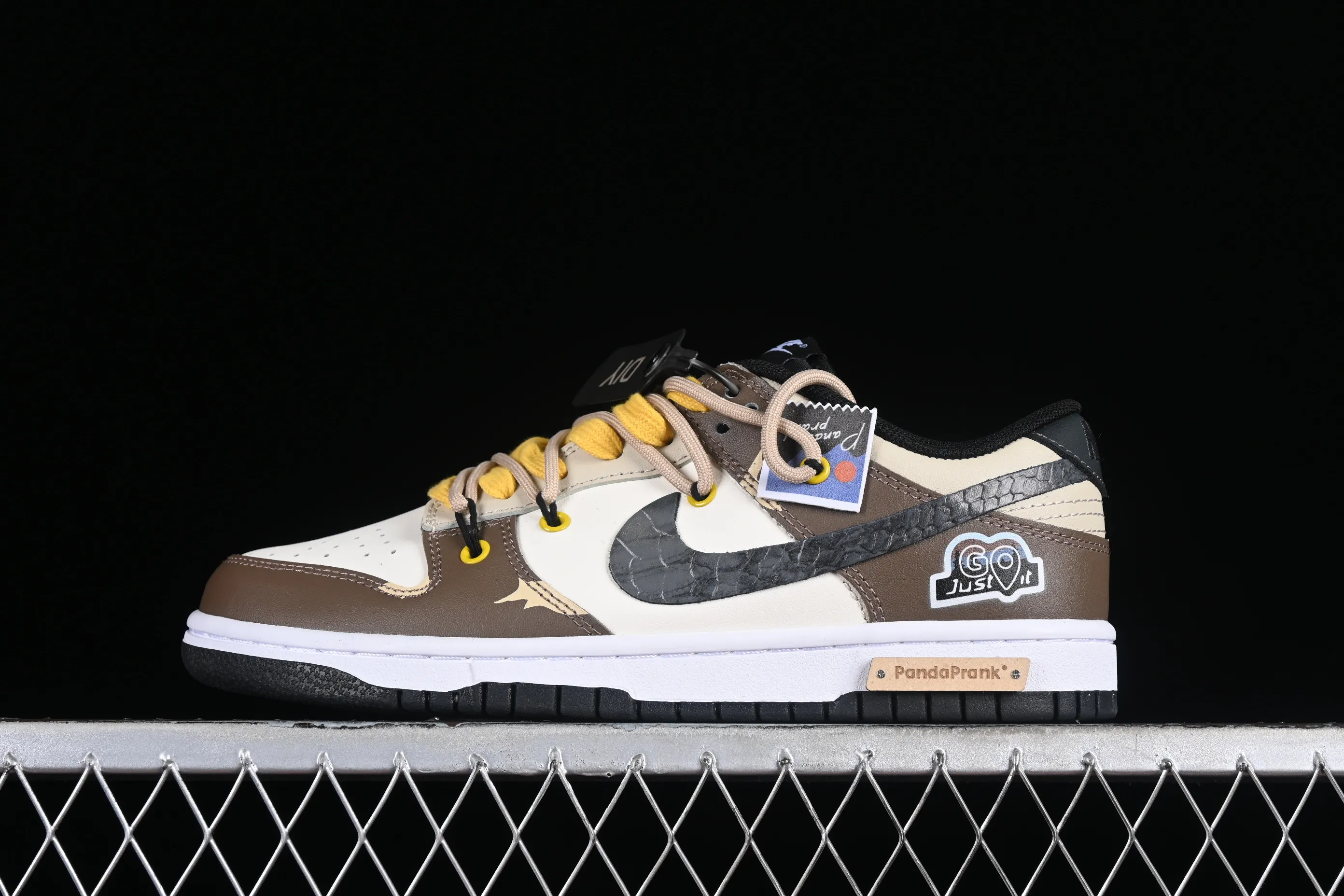 All Categories Nk SB Dunk Series Nk SB Dunk Low Low-top Sneakers Nk Dunk Low Panda Prank Jungle Crossing Overcoming Troubles Black Mamba Snake Print SB Strap Low-top Casual Sneakers DV0831-002